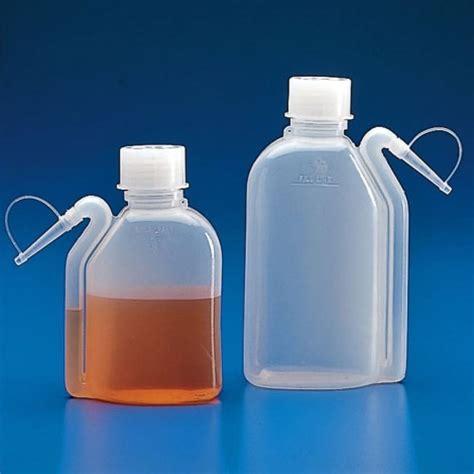 LDPE Wash Bottle with Integrated Dispensing Tube and PP Screw Cap Globe Scientific