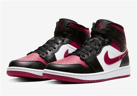 Air Jordan 1 Mid Bred Toe colorway - Slickies