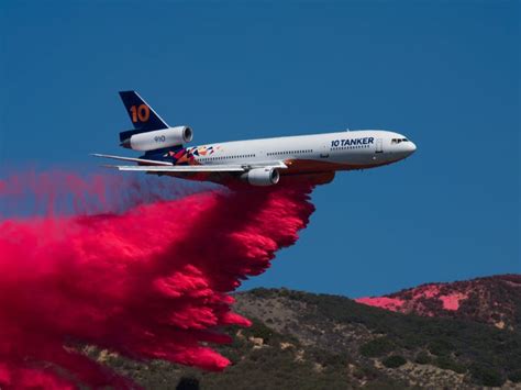 Photos Show Firefighting DC-10 Aircraft During Busy Fire Season - Business Insider