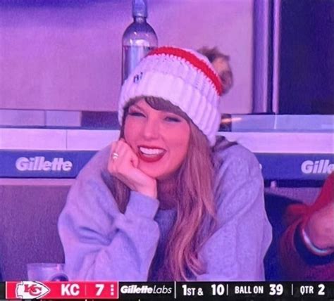 taylor swift at chiefs game ! | Taylor swift style, Taylor swift videos, Taylor swift hair