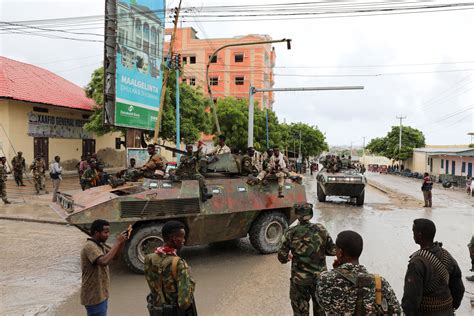 Anti-president Somali soldiers begin returning to barracks | Reuters