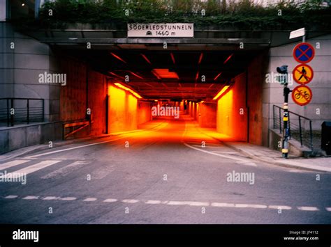 Entrance to tunnel Stock Photo - Alamy