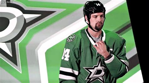 Jamie Benn with the white boy dancing Flyers Hockey, Hot Hockey Players, Hockey Memes, Hockey ...