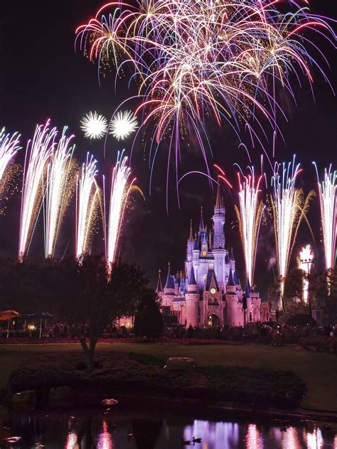 Fireworks over Cinderella's Castle : disney