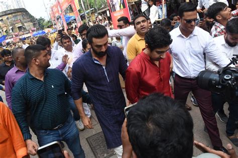 Ranbir Kapoor and Ayan Mukerji visit Lalbaugcha Raja ahead of ...