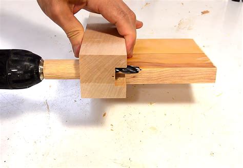 Do NOT Buy a Doweling Jig. Make Your Own | Bois, Bricolage