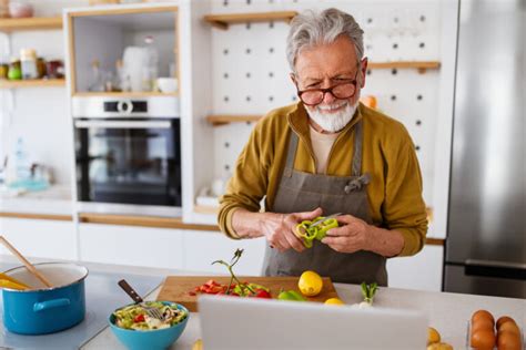 Low-Carb Diet for Seniors: Pros, Cons & Examples