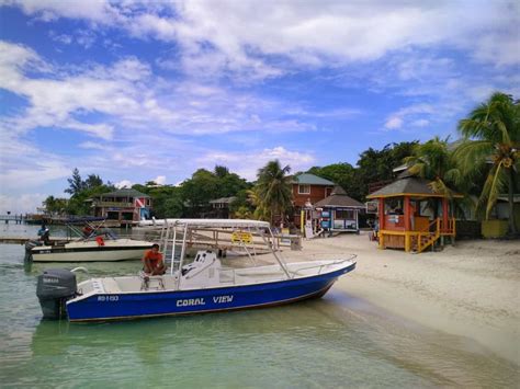 Snorkeling in Roatan, Honduras - Wanderlust Marriage