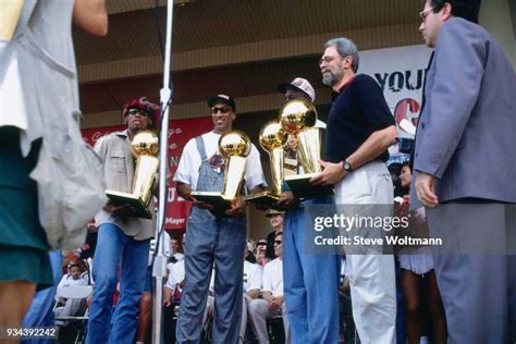 Chicago Bulls Parade Photos and Premium High Res Pictures - Getty Images