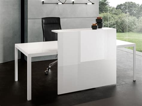 HYPE Lacquered glass reception desk By About Office