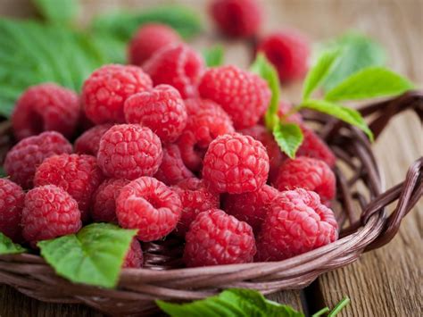 Raspberry: A cancer-fighting, fat-busting, anti-aging berry - Easy ...