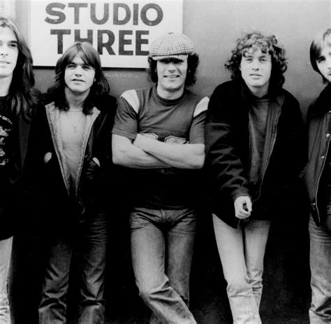 Abschied: Malcolm Young verlässt AC/DC. Ein Nachruf - WELT