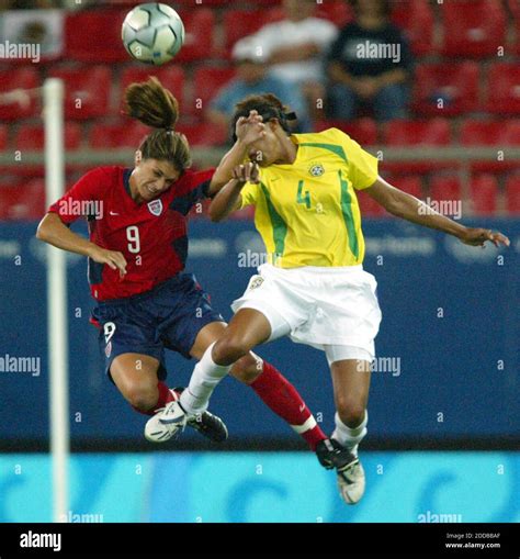 Mia hamm olympics hi-res stock photography and images - Alamy