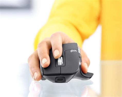 11 Best Ergonomic Mouse for Large Hands in 2024 - Size Matters