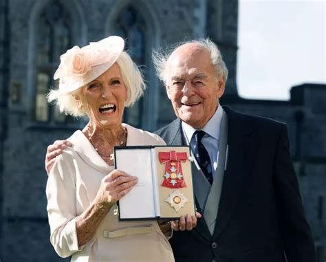 BBC: 55 ans de mariage de Mary Berry avec la mort tragique de son mari ...