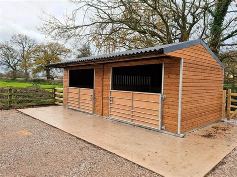 Field Shelters | horse field shelters, equestrian stables, equine accessories, arena and menage ...