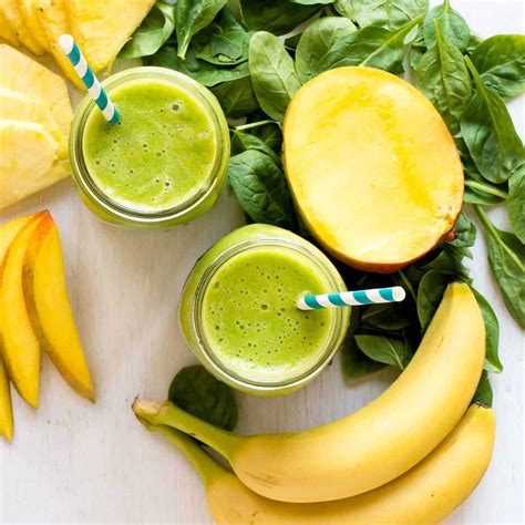 Best Green Smoothie Recipe - Blend this Healthy Energy Boost