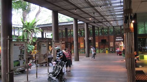 Singapore Zoo entrance plaza - ZooChat