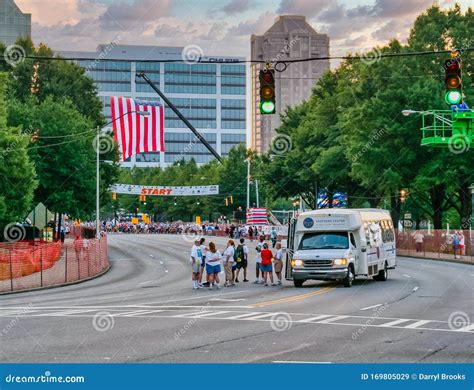 Starting Line of Peachtree Road Race Editorial Stock Image - Image of ...