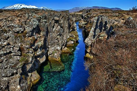 Rift in Þingvellir National Park, Iceland | Tectonic rift in… | Flickr