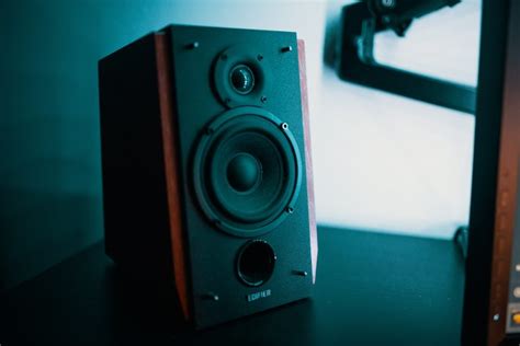 How to Fix Static Noise Out of Your Speakers – RecordSoundPro