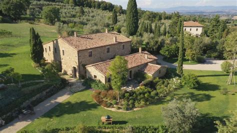 Breathtaking Tour of Rachael's Home in Tuscany, Italy | Rachael Ray Show