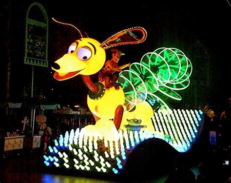 Brad's Everything Disney Blog: Paint the Night Parade: Disneyland's New ...