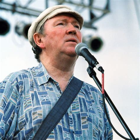 Liam Clancy Songs streamen | RTL+