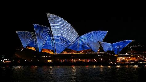 'Lighting the Sails' turns the Sydney Opera House into a psychedelic ...