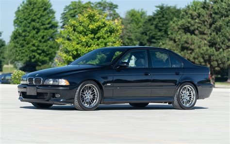 Everything you need to know about the 2000 BMW M5