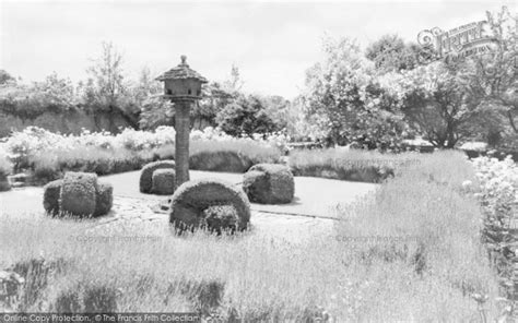 Photo of West Horsley, West Horsely Place Garden c.1939