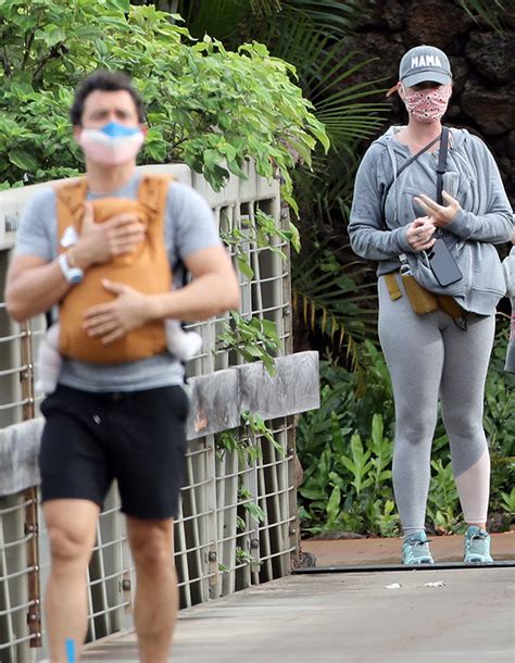 Katy Perry Rocks Leggings While Orlando Bloom Carries Baby Daisy: Pics ...