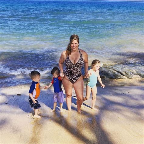 Emily Simpson on Instagram: “Hawaii vibes with the babies🌈💐🥥🍍Now if I ...