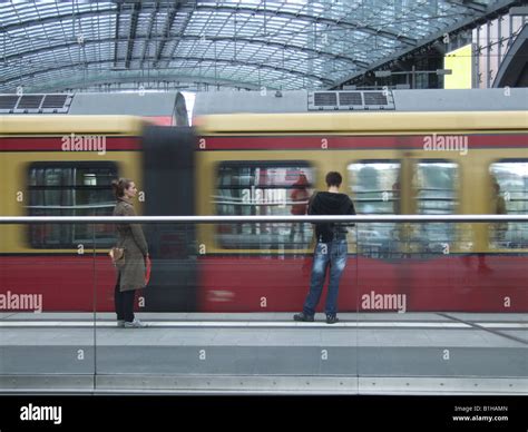 hauptbahnhof central train station berlin germany Stock Photo - Alamy