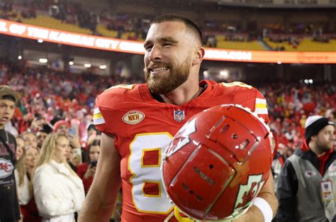 Travis Kelce Reacts to Taylor Swift Sign at Chiefs-Eagles Game: Watch