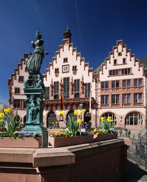 Frankfurt City Hall stock photo. Image of sculpture, river - 19118334