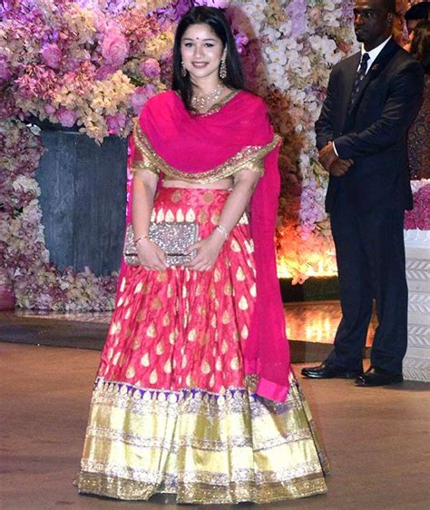 Sara Tendulkar Looking Pretty In Ethnic Wear This Wedding Season