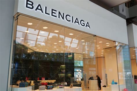 The History of the Balenciaga Brand – blog.iGo.shopping