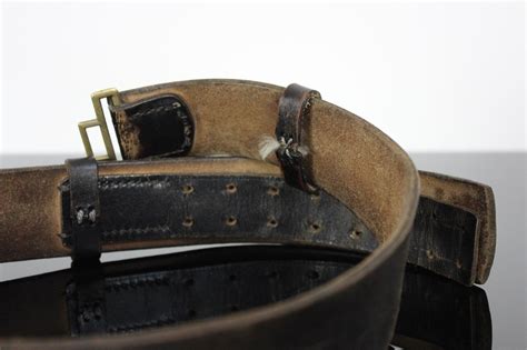 Need help! Question about a german officers WWII belt