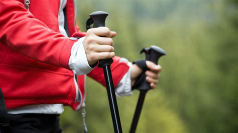 How to size trekking poles: a quick guide | Advnture