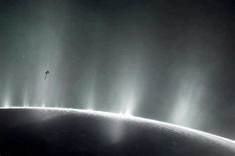 Enceladus is spewing out organic molecules necessary for life | New Scientist