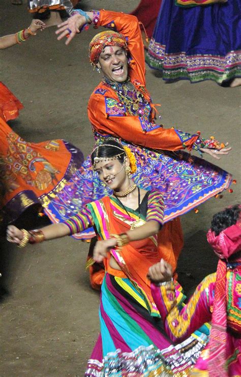 Garba (dance) - Wikipedia