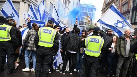 Israel-Gaza conflict: Police step in after 'free Palestine' protesters ...