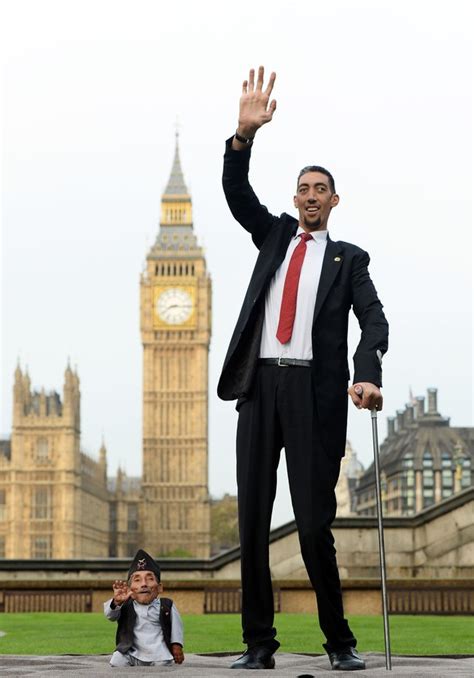 (photos) The Tallest Man And The Shortest Man In The World Meet For A ...