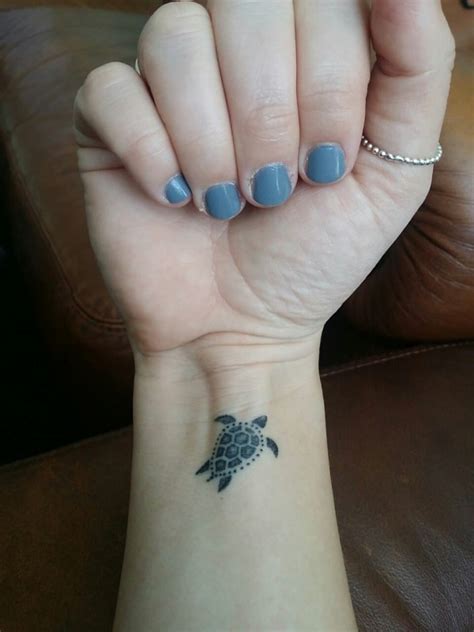 80 Simple and Small Sea Turtle Tattoos Design with Meanings