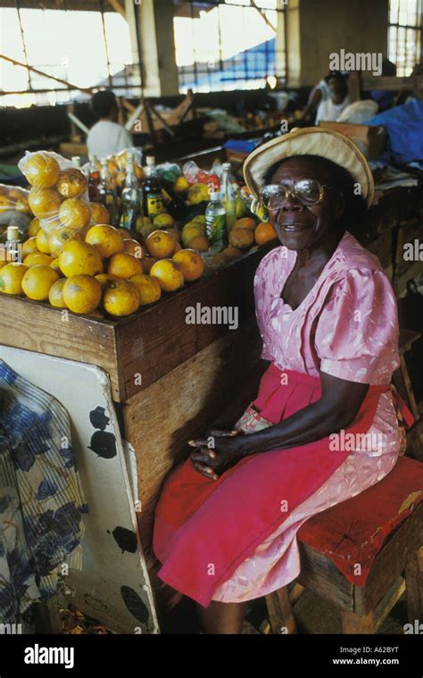 Vendor at Mandeville Market in Jamaica Stock Photo: 11437883 - Alamy