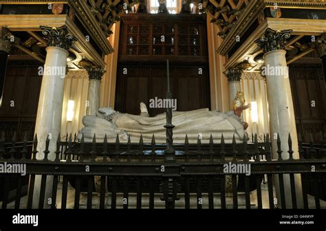 The Tomb of Mary Queen of Scots in Westminster Abbey central London ...