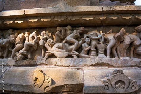 Sculptures depicting people having sex on the walls of ancient temples ...