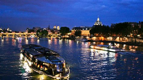 Find the Best Paris Dinner Cruises - Information, Tips, Tickets & more