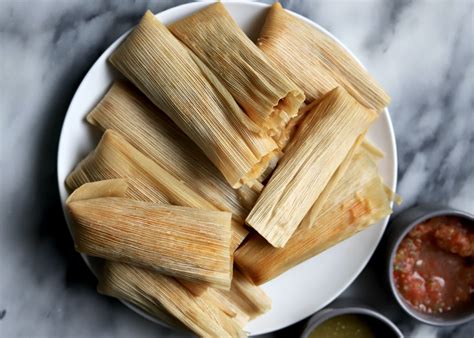 Tamales Rojos De Pollo - Travelandmunchies